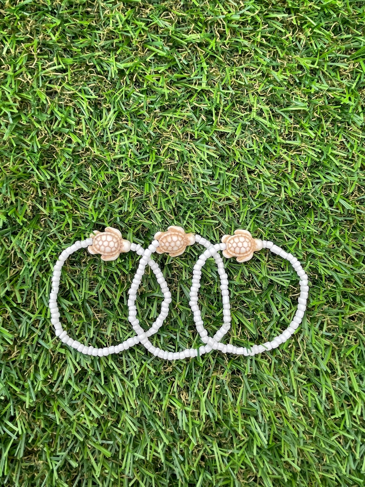 White turtle seed bead bracelet!