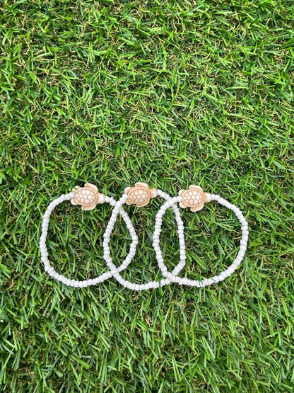 White turtle seed bead bracelet!