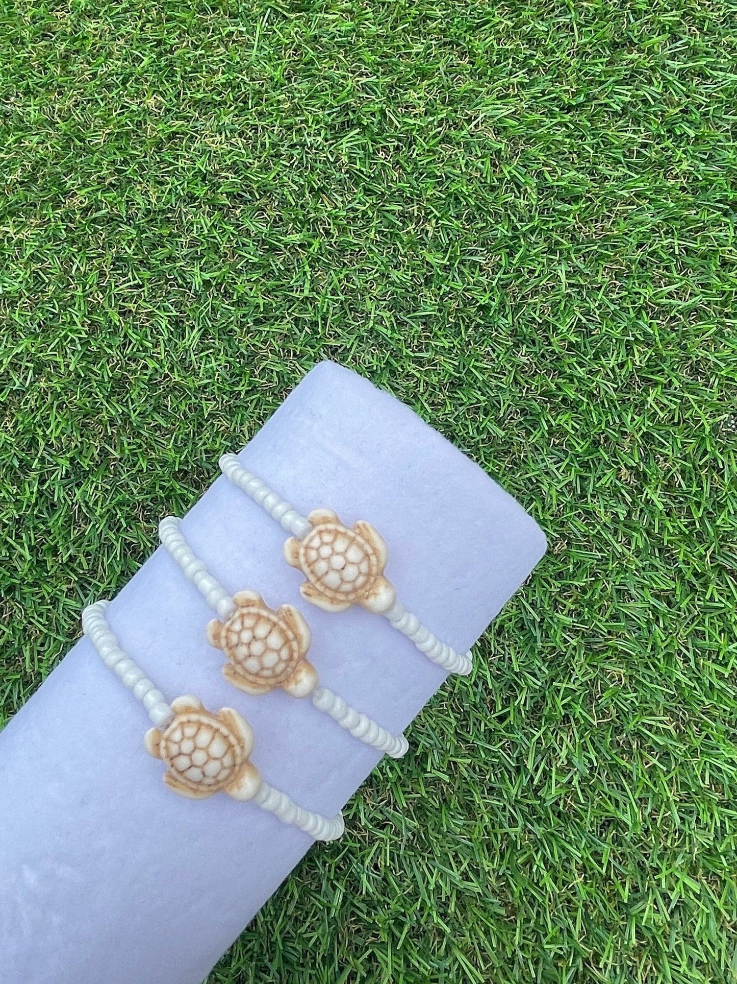 White turtle seed bead bracelet!