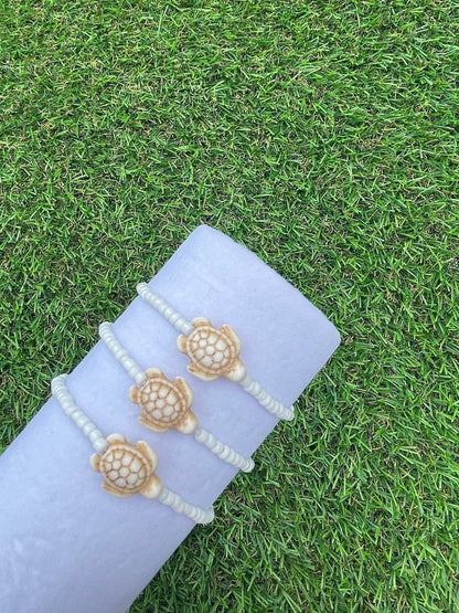 White turtle seed bead bracelet!