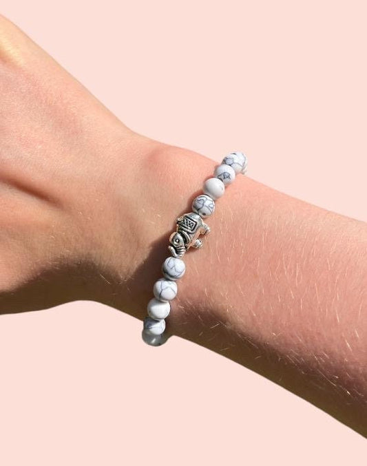 White & grey marble elephant charm bracelet with inspirational bravery/ strength/ courage quote card