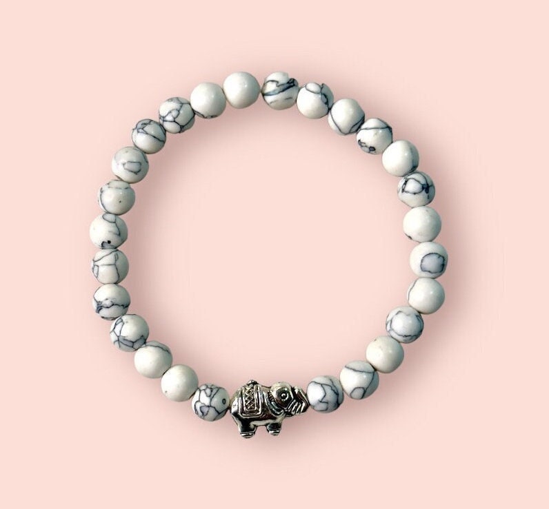 White & grey marble elephant charm bracelet with inspirational bravery/ strength/ courage quote card