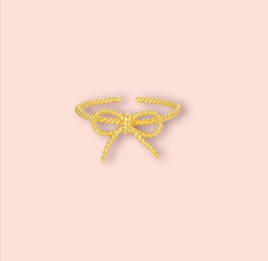 18K Gold Plated Twisted Bow adjustable ring!