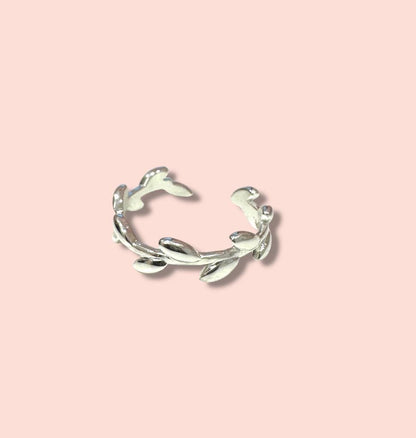 925 Sterling Silver Vine Leaf adjustable ring!