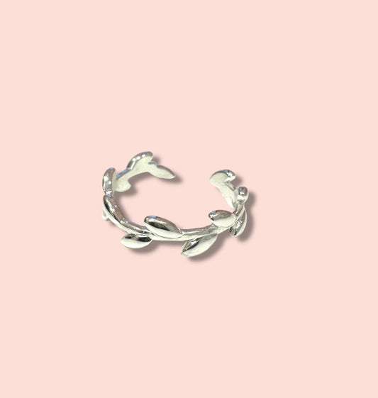 925 Sterling Silver Vine Leaf adjustable ring!